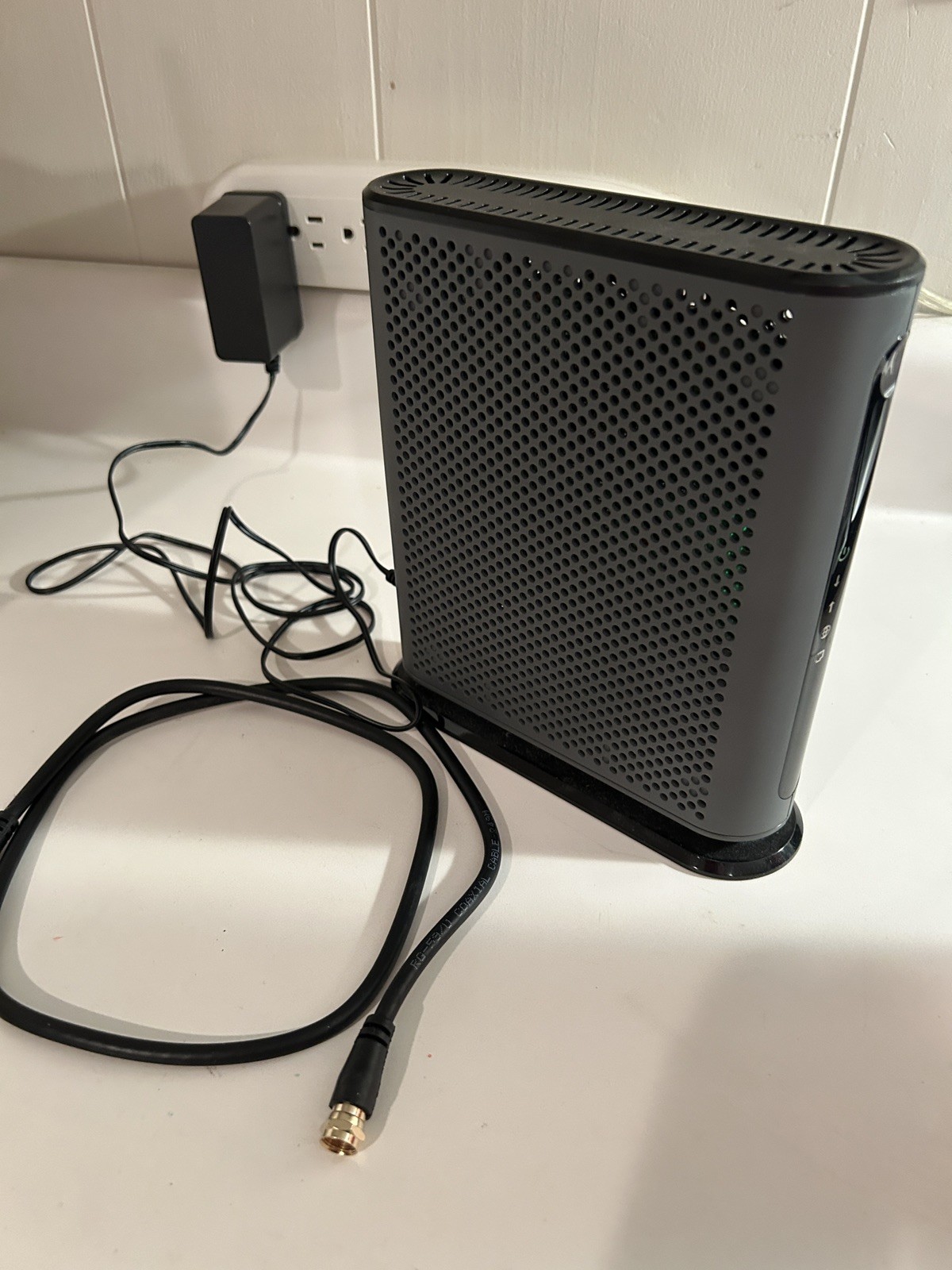Motorola 24×8 Cable Modem – Model MB7621 DOCSIS 3.0 w/ power adaptor and coax
