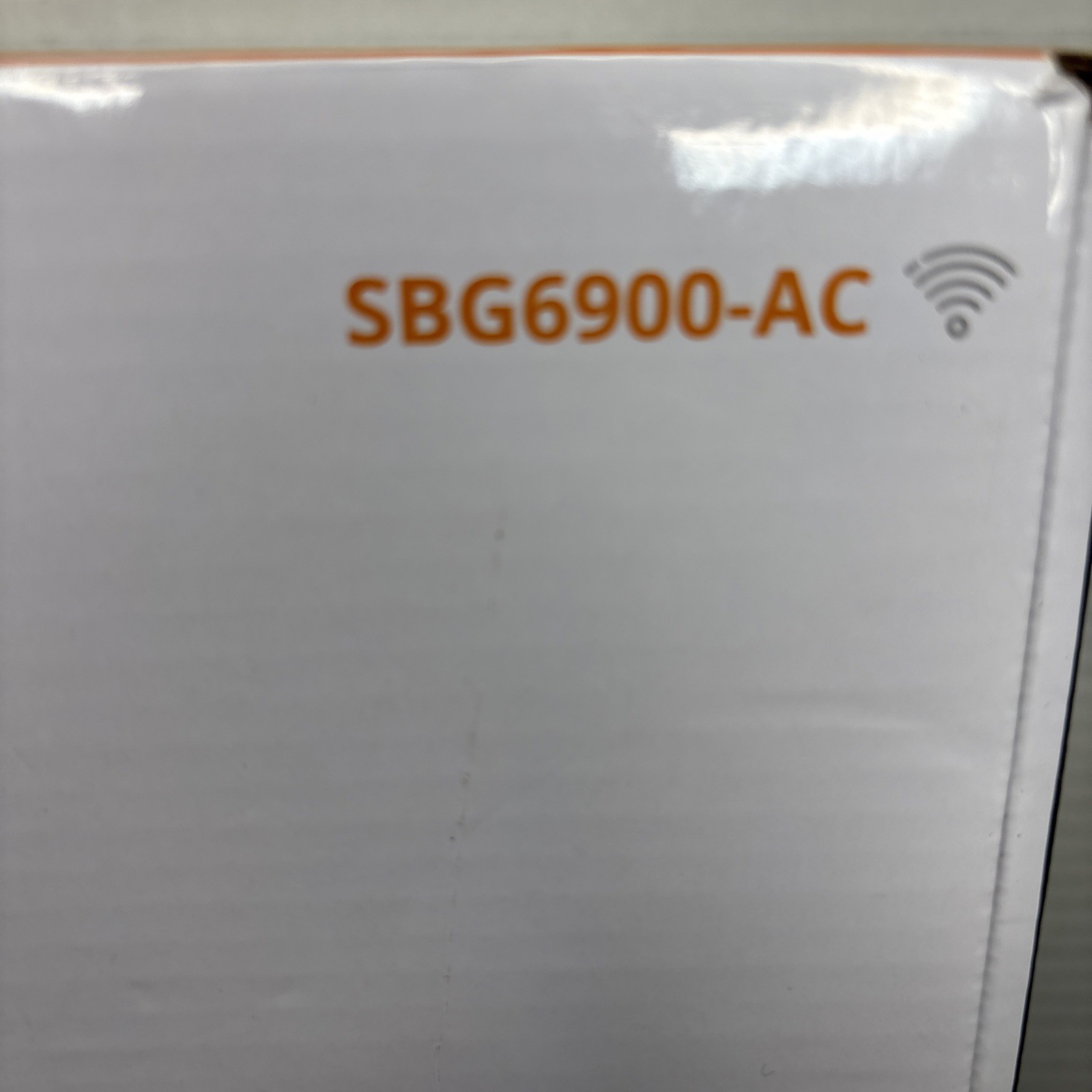 ARRIS SUFFBOARD SBG6900 -AC Docsis 3.0 Cable Mode. & Wi-Fi Router (WHITE)