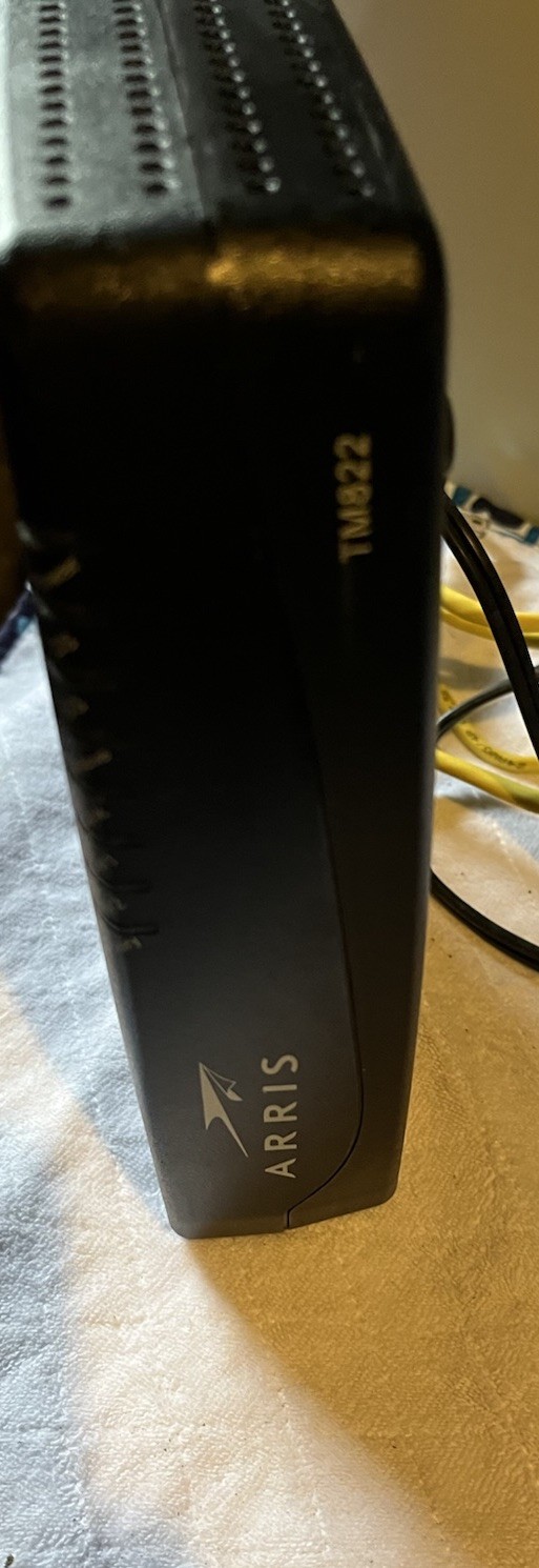 ( 1 ) Arris TM822 Touchstone Docsis 3.0 8 x 4 Ultra High Speed Telephony Modem