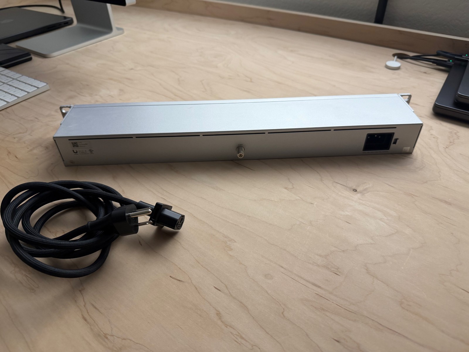 Ubiquiti UniFi UCI Cable Modem DOCSIS 3.1 – 2.5GbE – Excellent Condition
