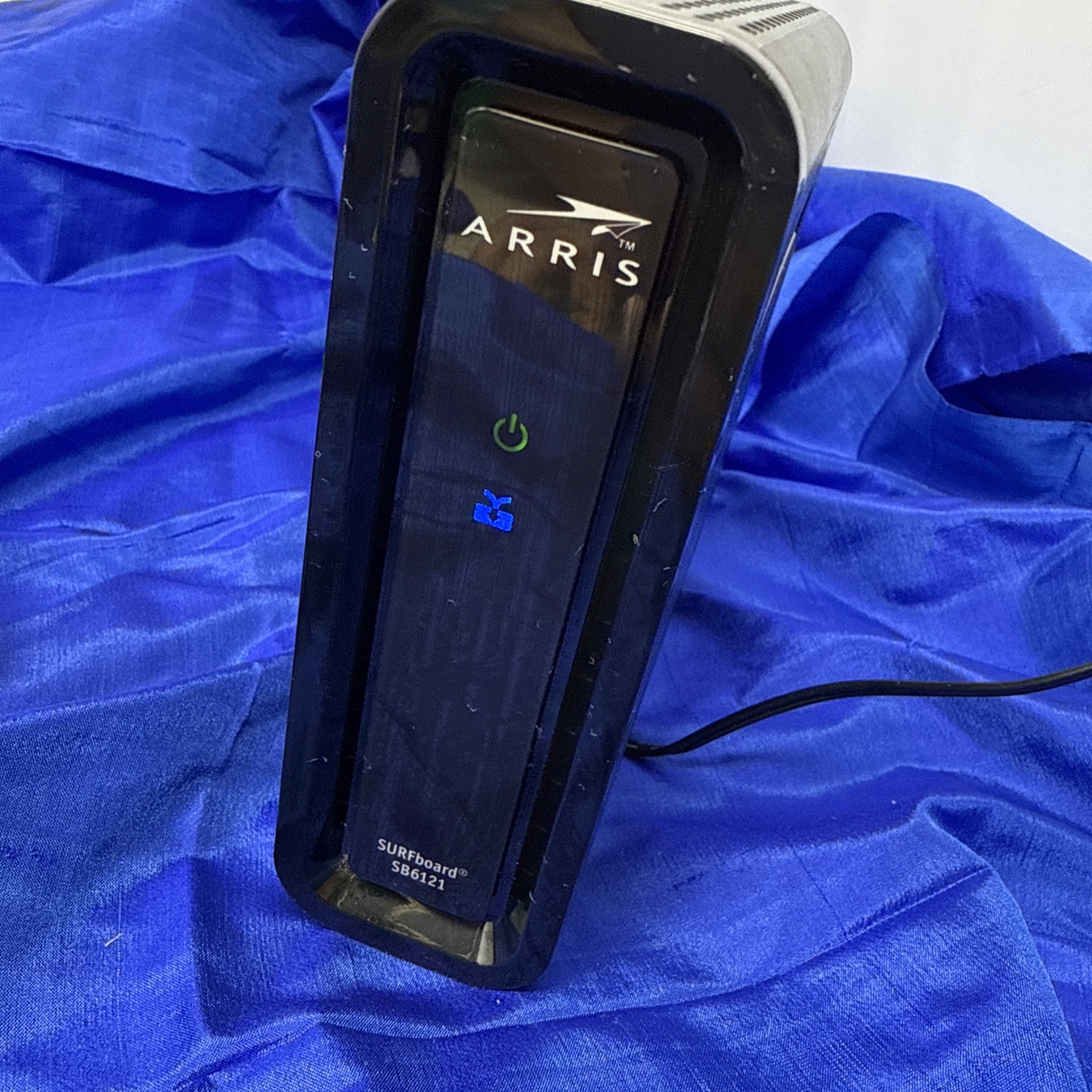 Motorola ARRIS SURFboard SB6121 4×4 DOCSIS 3.0 Cable Modem With Power Adapter