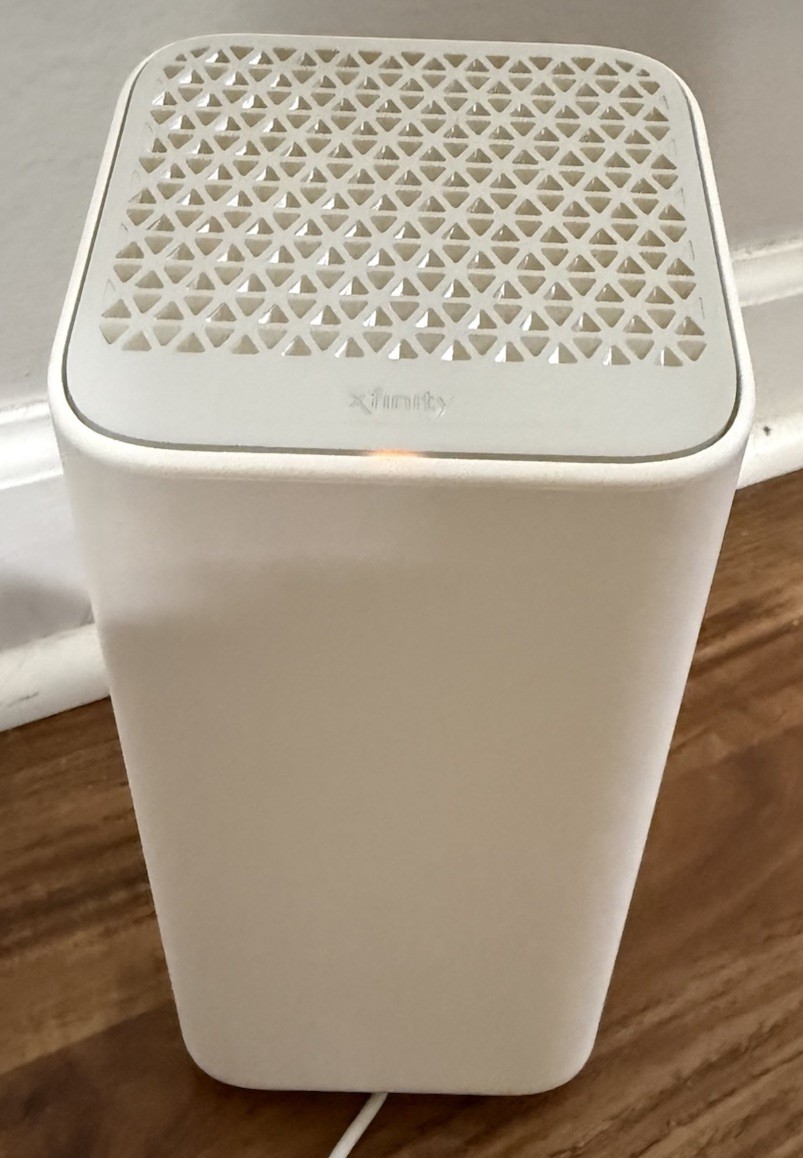 Xfinity XB7-CM Modem WiFi Router With Power Cord – Tested For Power Only