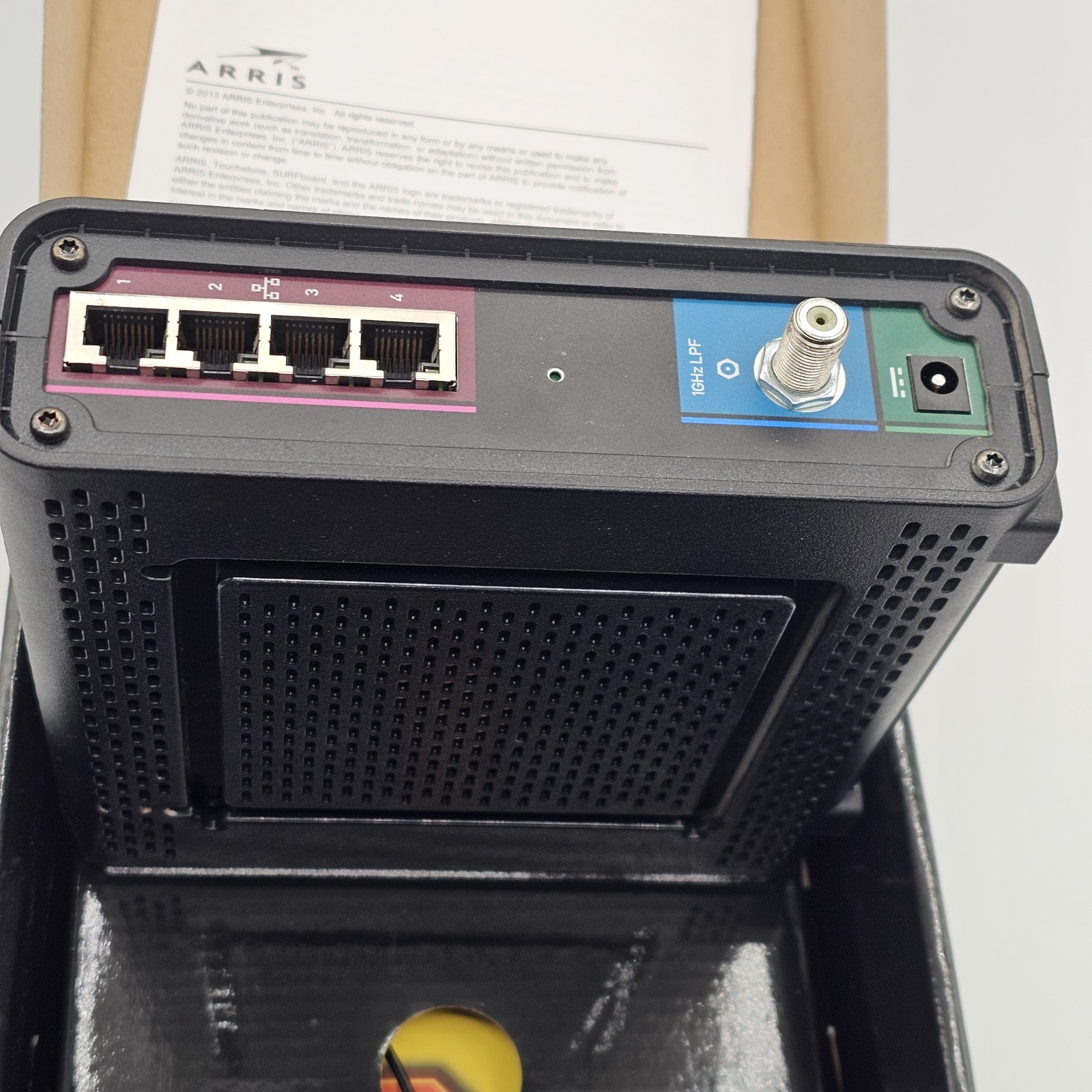 ARRIS Motorola SURFboard SBG6580 Modem & Wi-Fi Router N300 Dual Band – Powers On