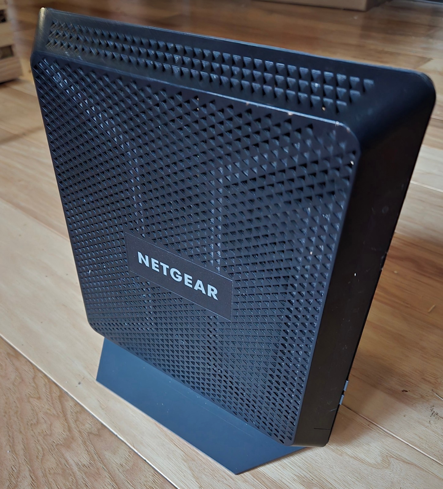 Netgear Nighthawk AC1900 WiFi Cable Modem Router C6900