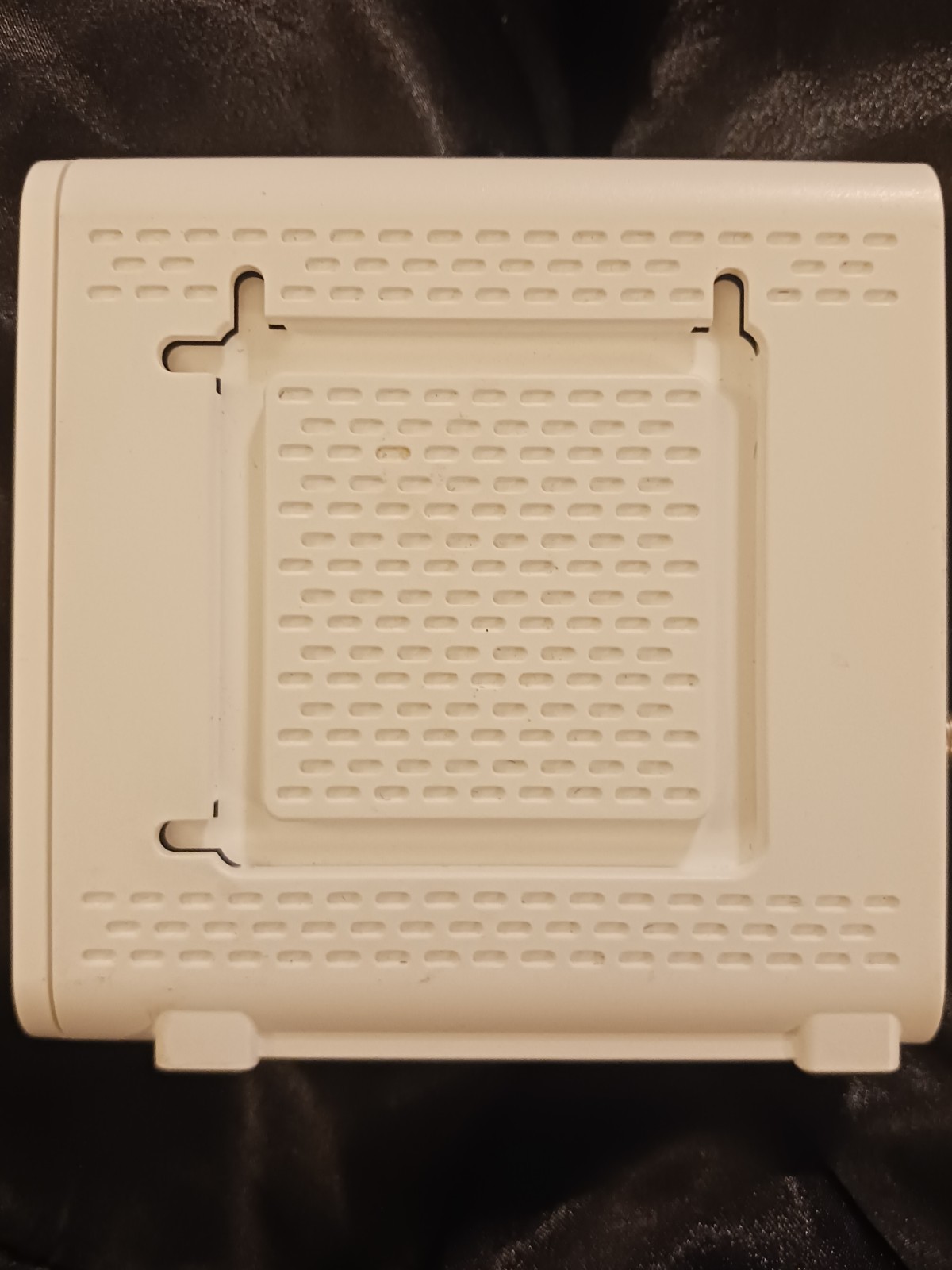 ARRIS SURFboard SB6190 DOCSIS 3.0 Cable Modem 1.4Gbps Intel 1-Port Cox White