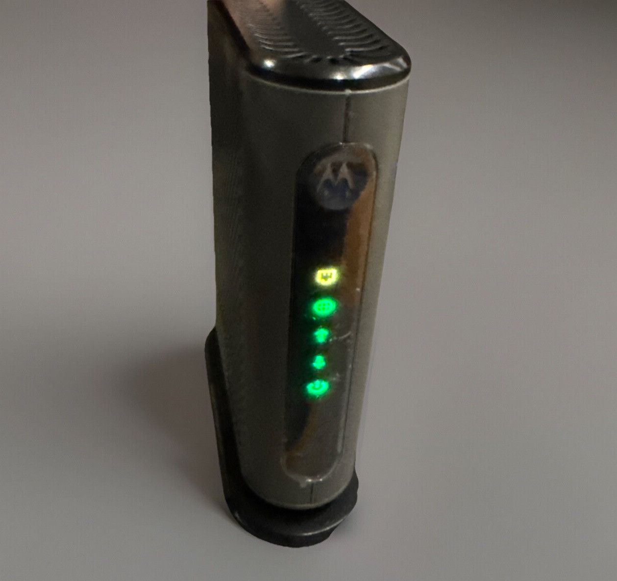 MOTOROLA 16×4 Cable Modem Model MB7420 686 Mbps DOCSIS 3.0 Comcast