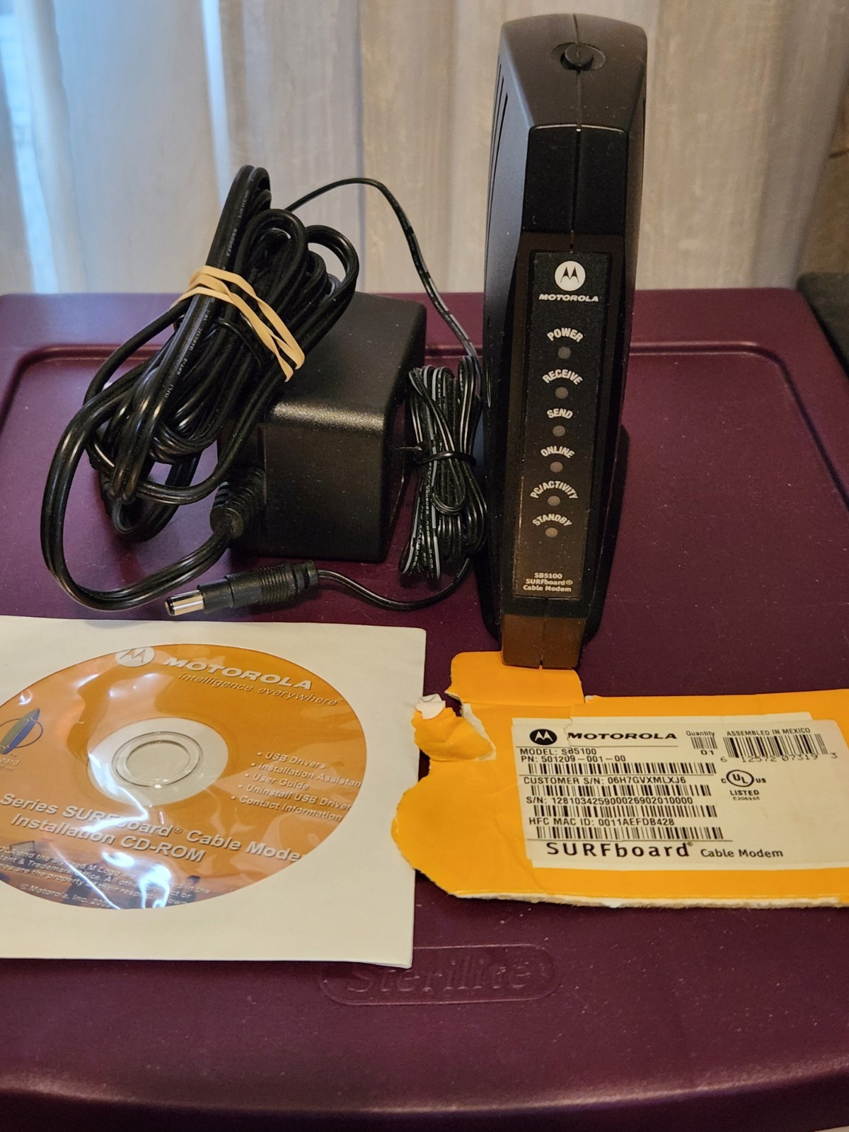 Motorola SB5100 Surfboard Cable Modem w Power Cable, CD-ROM