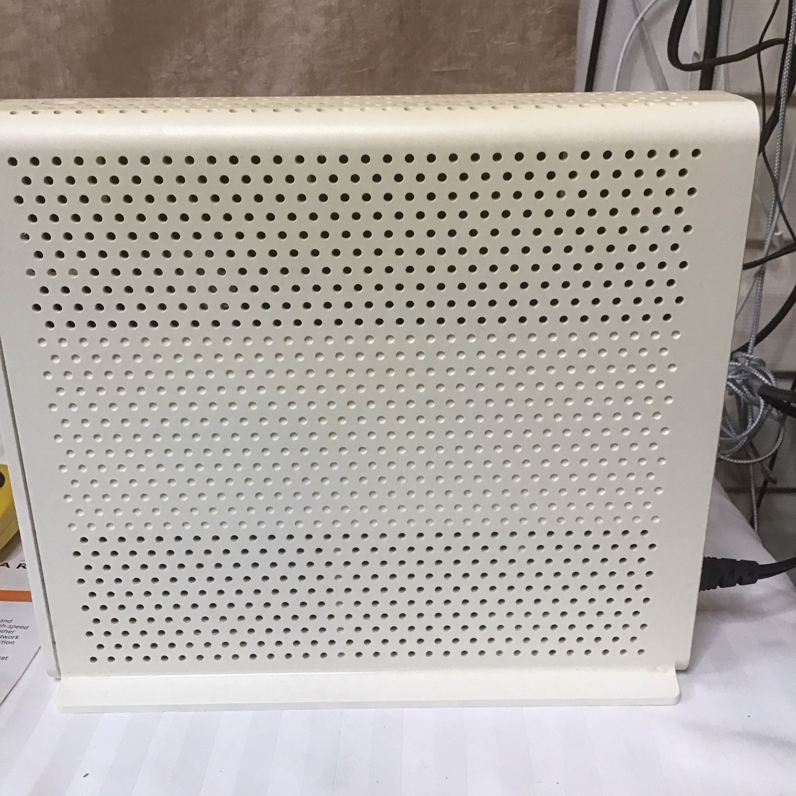 ARRIS SURFboard SBG6900AC Docsis 3.0 Cable Modem & AC1900 Wi-Fi Router