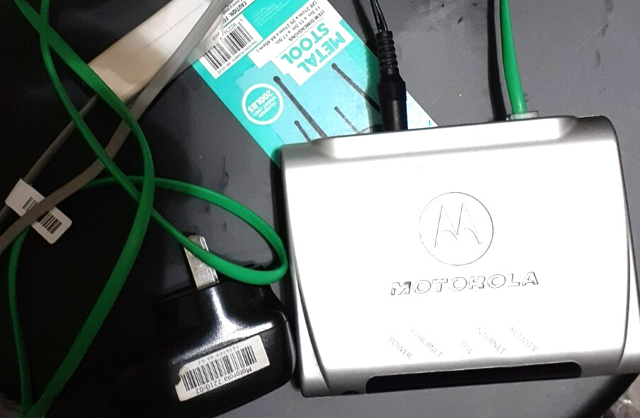 Motorola Modem DSL Ethernet Model 2210 w/power adapter, 2 phone cables,splitter