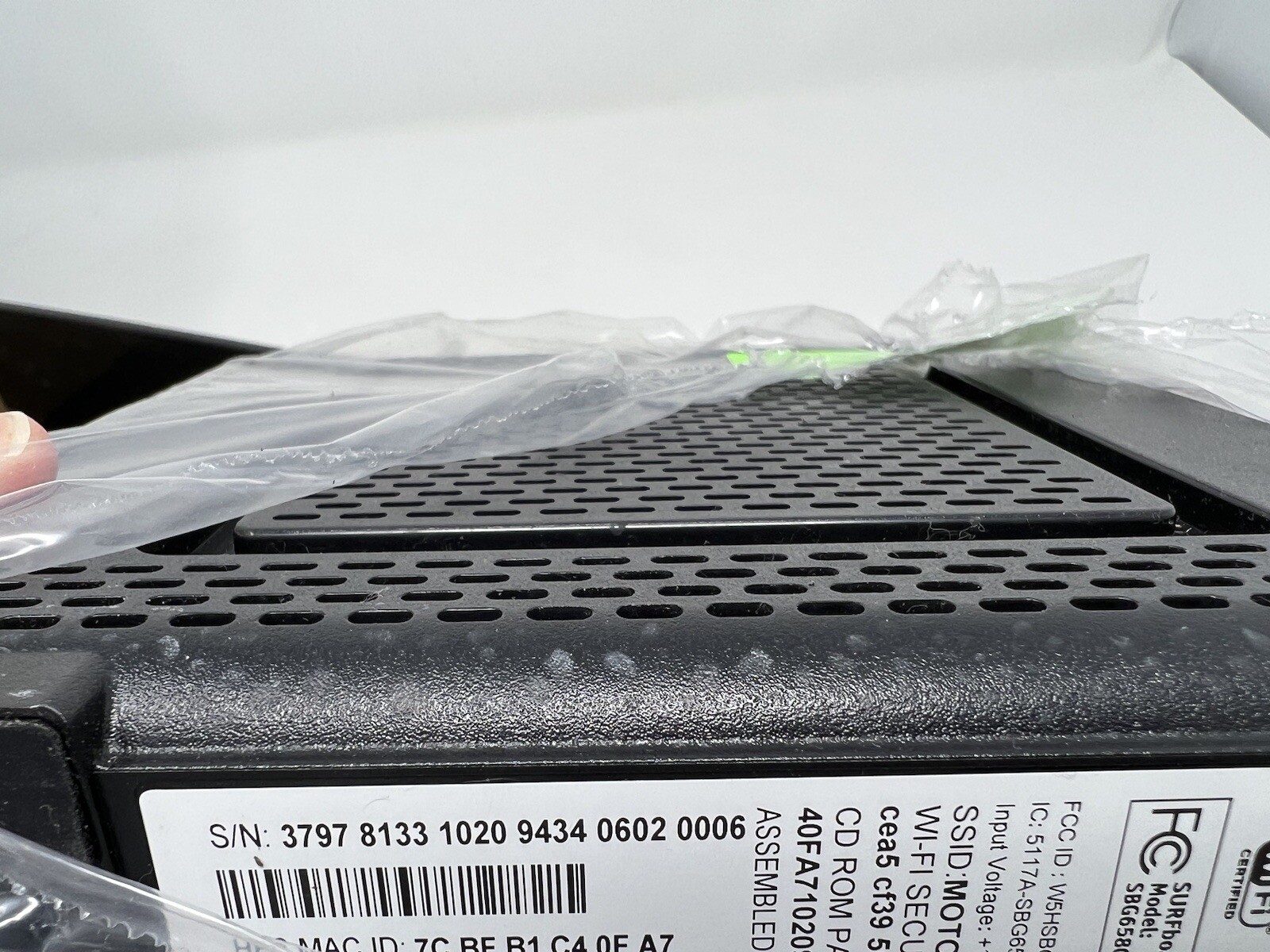 Motorola ARRIS SURFboard SBG6580 DOCSIS 3.0 Cable Modem and Wi-Fi Router N300