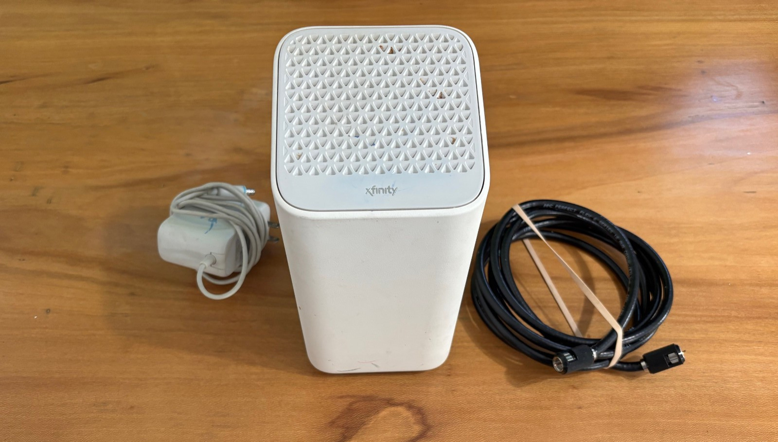 Infinity XB7-T Gigabit Modem WiFi Router With power cord And Cable