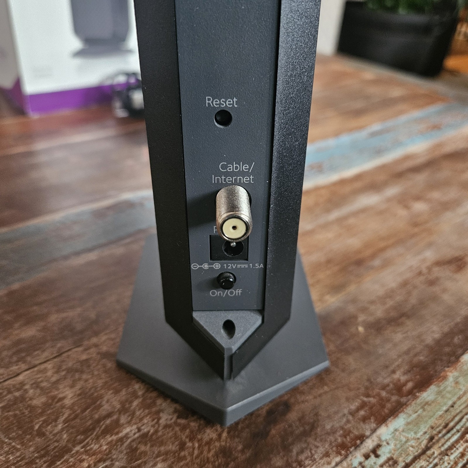 NETGEAR High Speed Cable Modem CM600 Compatible Xfinity Spectrum Cox TV Internet