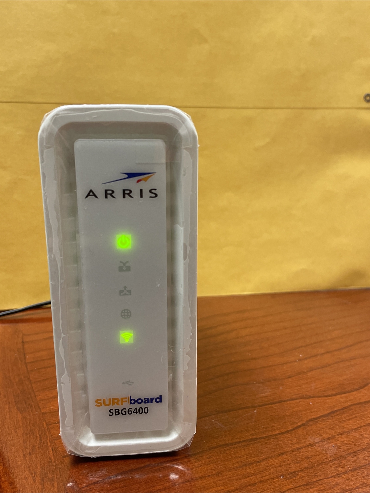 ARRIS SURFboard SBG6400 8×4 DOCSIS 3.0 Cable Modem / N300 Wi-Fi Router