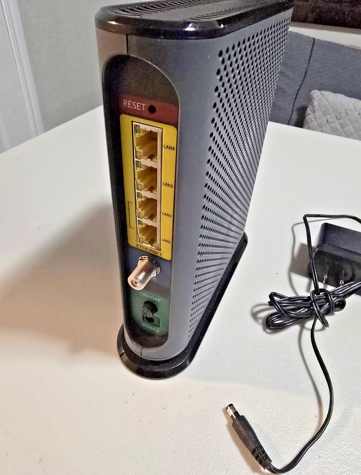 Cable Modem Motorola Docsis 3.1 MB8600 With Ethernet Cable