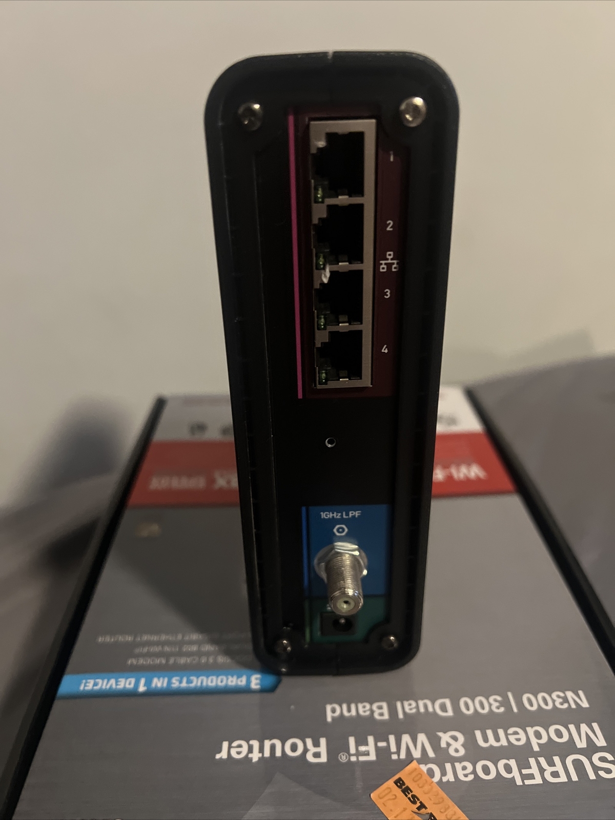 Motorola ARRIS SURFboard SBG6580 DOCSIS 3.0 Cable Modem and Wi-Fi Router N300
