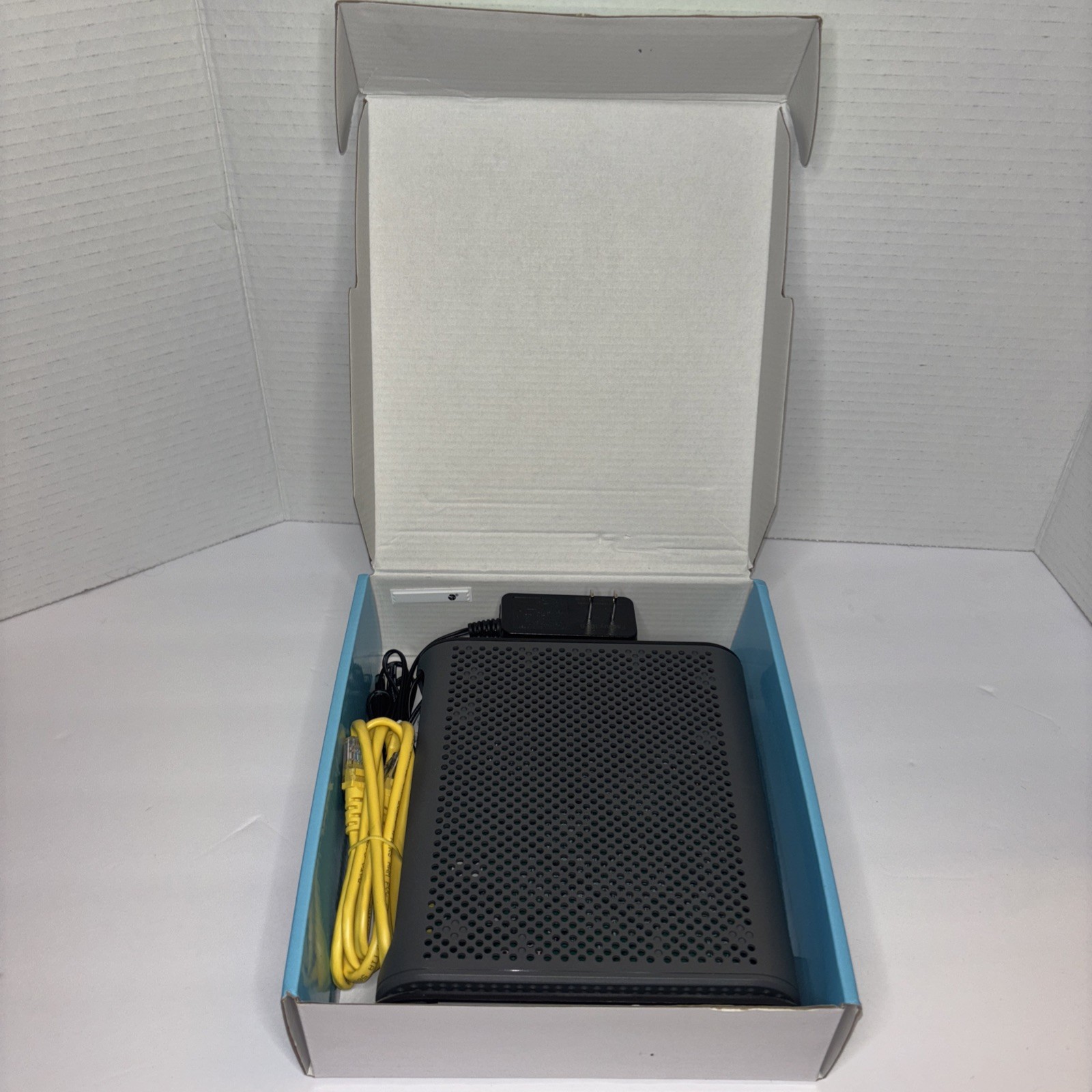 Motorola 24×8 Cable Modem Model MB7621 DOCSIS 3.0 1000+Mbps WiFi Router