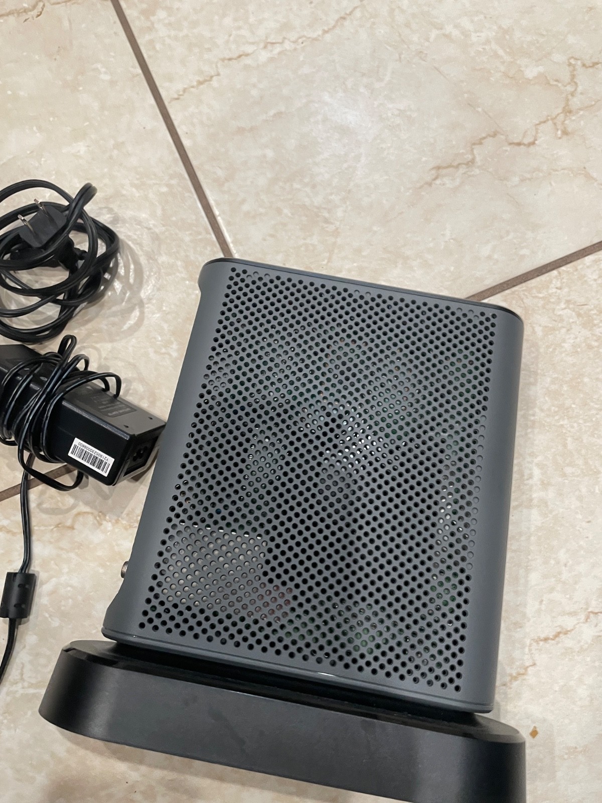 Motorola MT7711 Dual Band AC1900 Cable Modem and Wi-Fi Gigabit Router