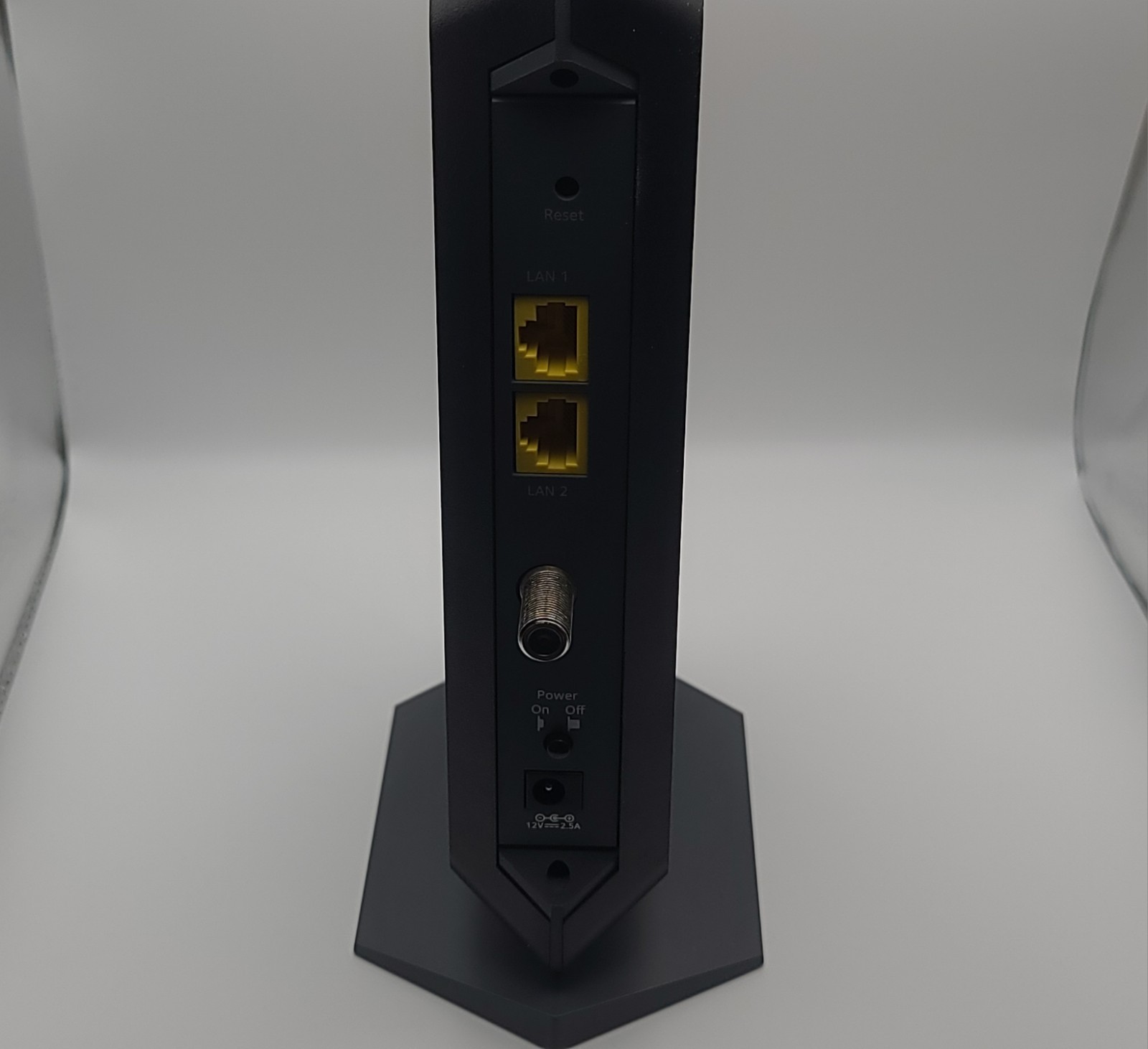 Netgear Nighthawk CM1100 DOCSIS 3.1 Multi-Gig Cable Modem – USED