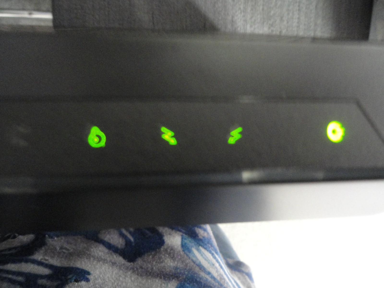 NETGEAR Nighthawk AC1900 4 Wireless-Wi-Fi 802.11ac Router – C7000-100NAS