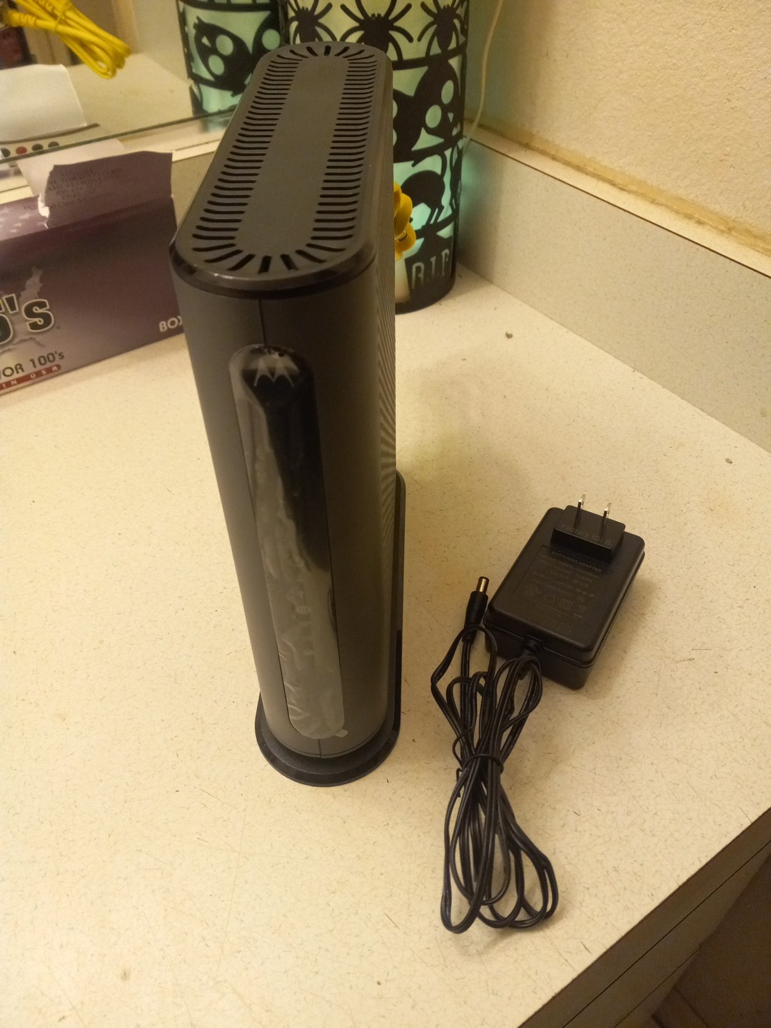 Motorola MG7550 Dual Band AC1900 Cable Modem and Wi-Fi Gigabit Router With CORD