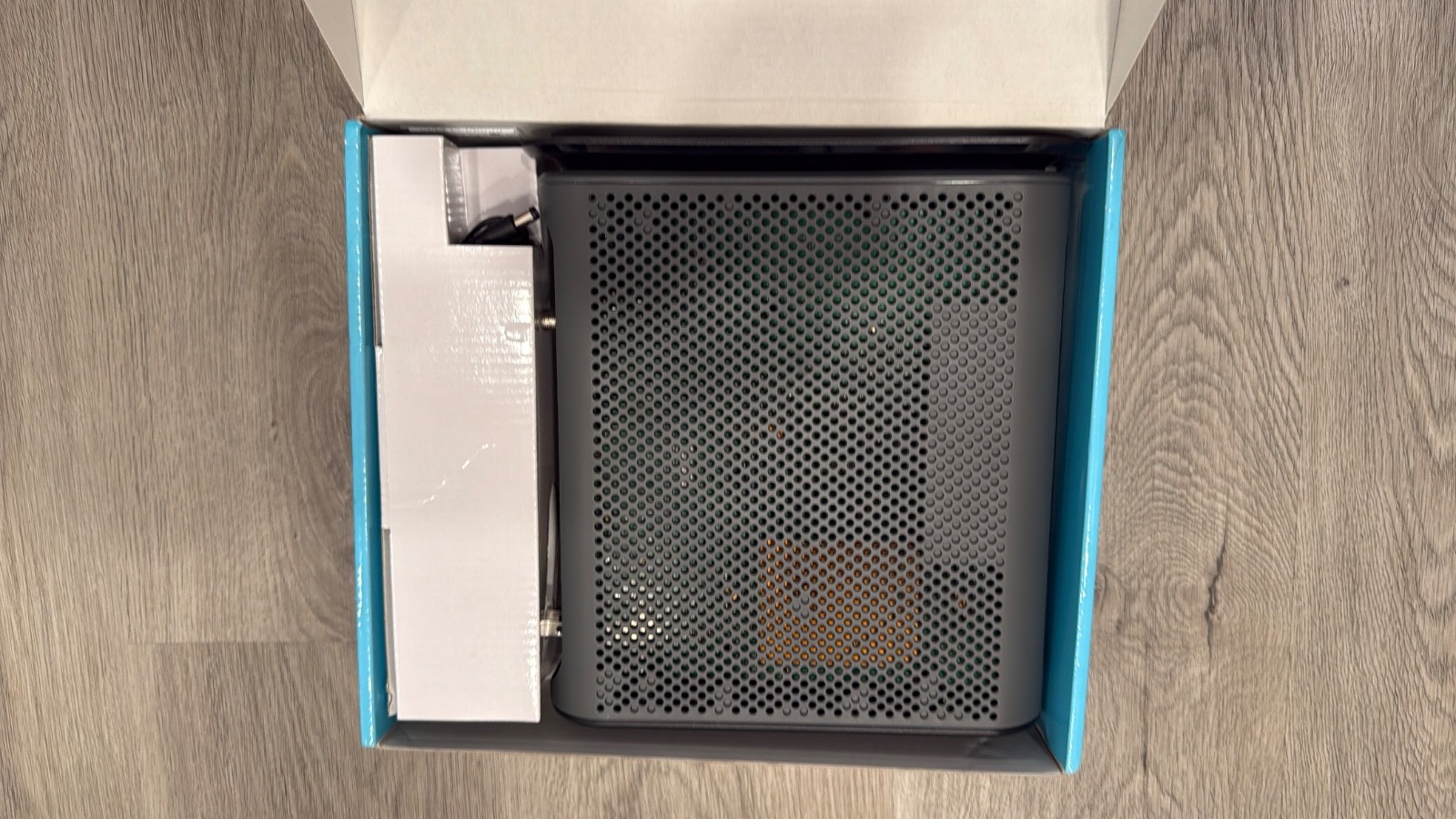 Motorola MG7540-10 16×4 Cable Modem – Black