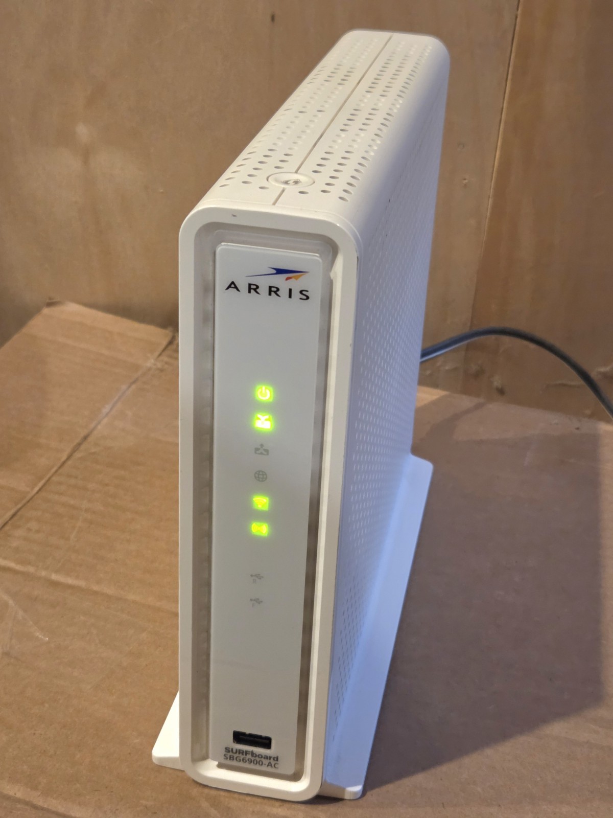 ARRIS SURFboard SBG6900-AC Docsis 3.0 16×4 Cable Modem/ Wi-Fi AC1900 Router