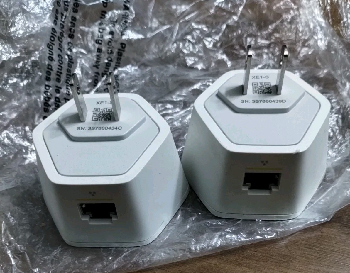 Xfinity XE1-S xFi Pods WiFi Network Mesh Wireless Range Extender , Lot of 2
