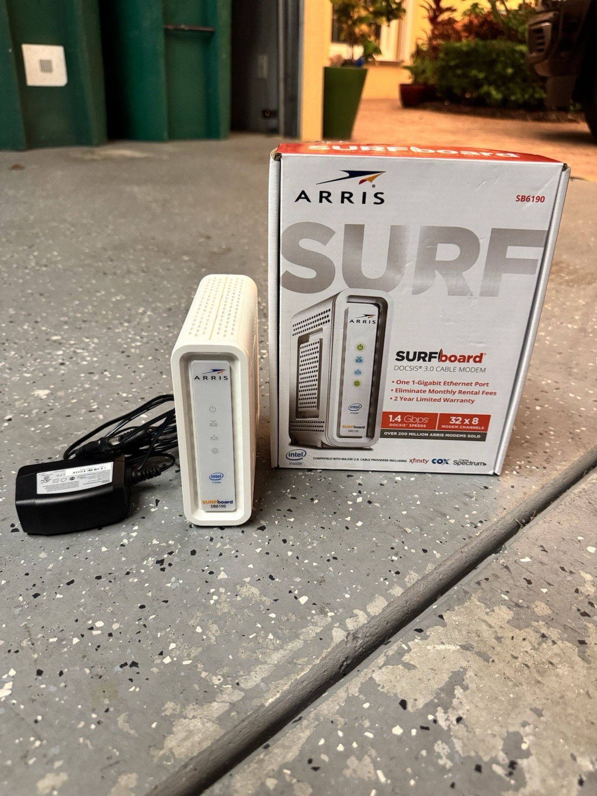 ARRIS SURFboard SB6190 DOCSIS 3.0 32 x 8 Gigabit Cable Modem – Open Box