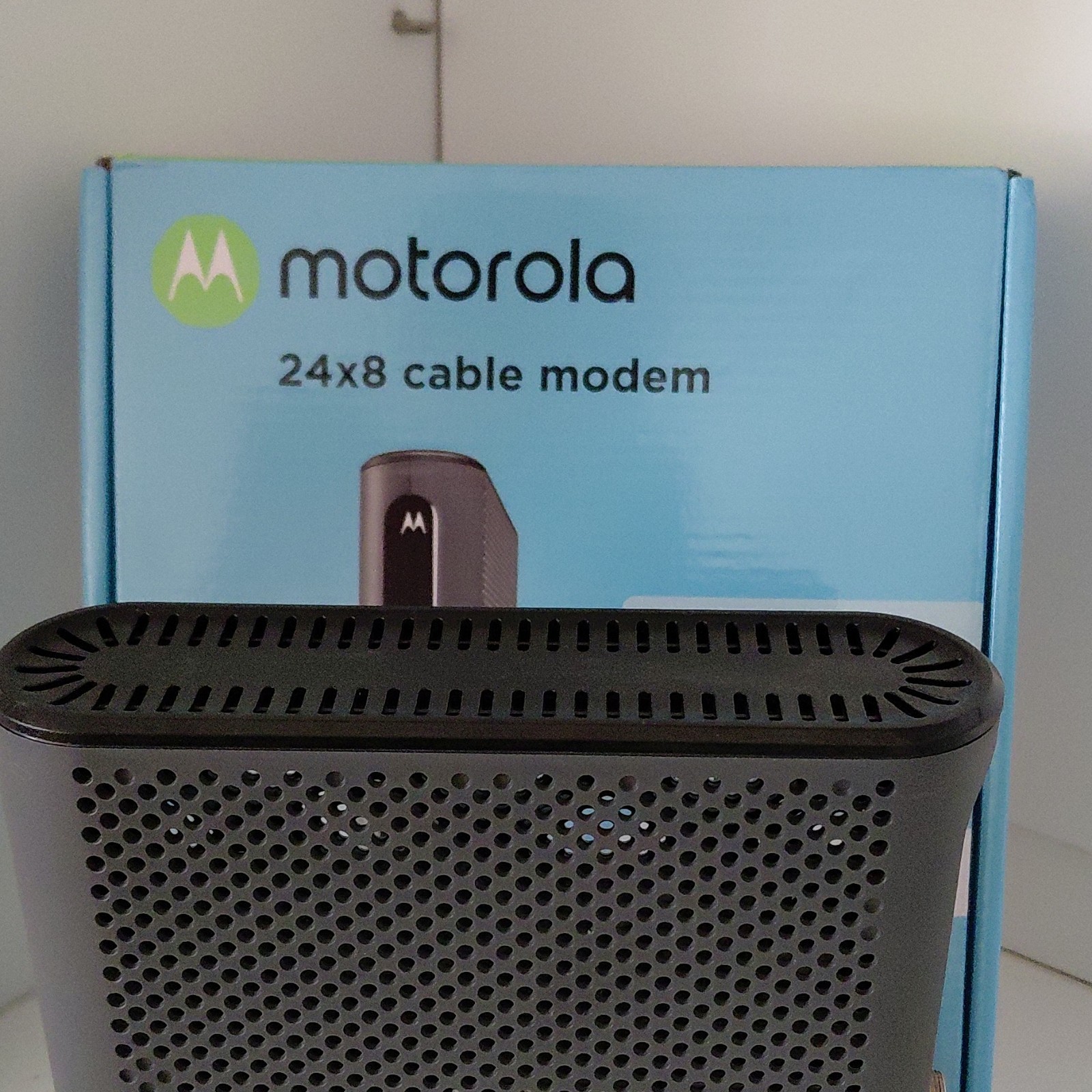 Motorola MB7621 DOCSIS 3.0 24×8 Cable Modem 1000Mbps Ethernet RJ-45 Black